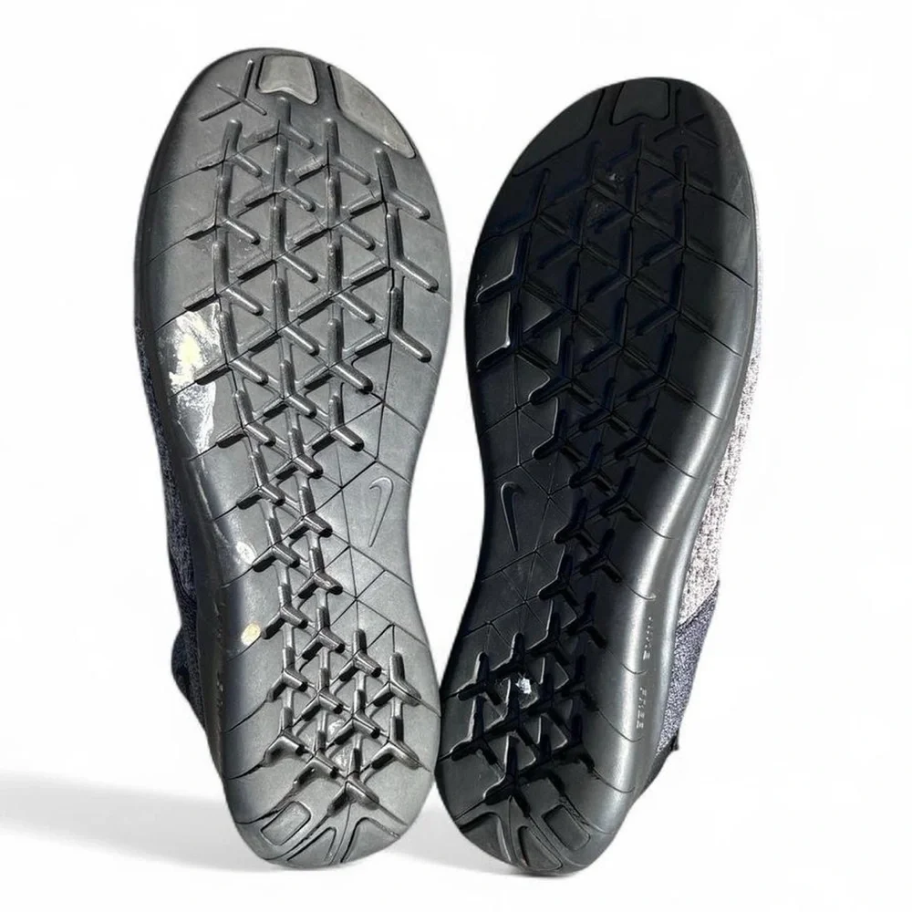 Women’s Nike Free Run Commuter 2017 Gray bungee toggle closure